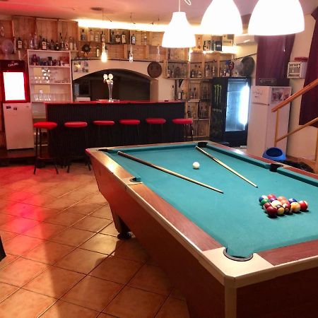 Whole Basement Former Pub3 For Bachelor / Bachelorette Party Будапеща Екстериор снимка