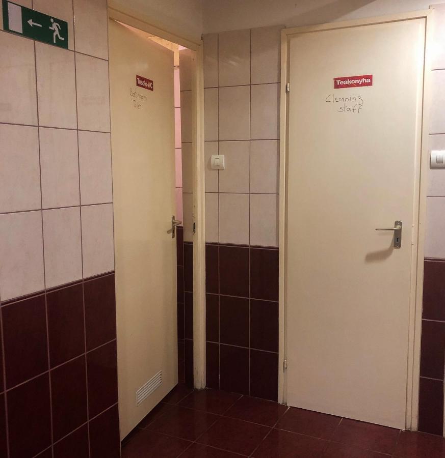 Whole Basement Former Pub3 For Bachelor / Bachelorette Party Будапеща Екстериор снимка