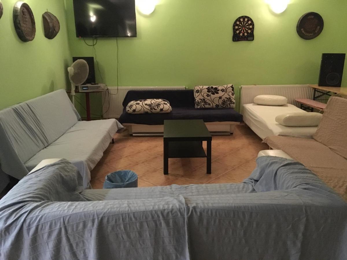 Whole Basement Former Pub3 For Bachelor / Bachelorette Party Будапеща Екстериор снимка