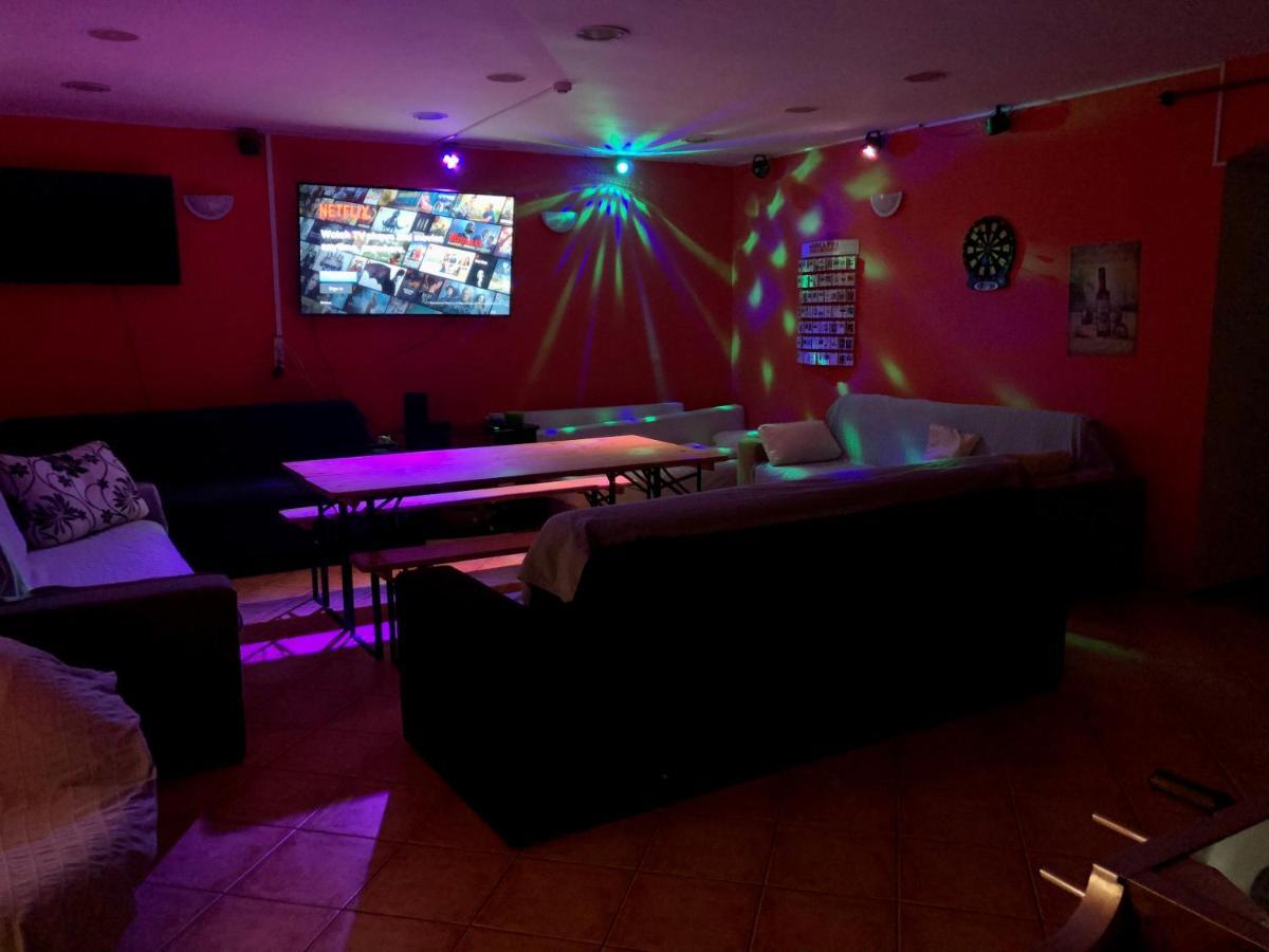 Whole Basement Former Pub3 For Bachelor / Bachelorette Party Будапеща Екстериор снимка