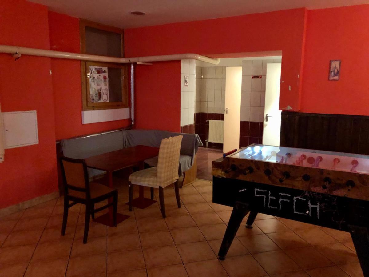 Whole Basement Former Pub3 For Bachelor / Bachelorette Party Будапеща Екстериор снимка