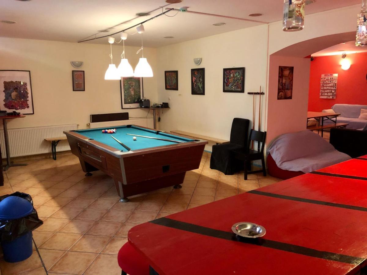 Whole Basement Former Pub3 For Bachelor / Bachelorette Party Будапеща Екстериор снимка