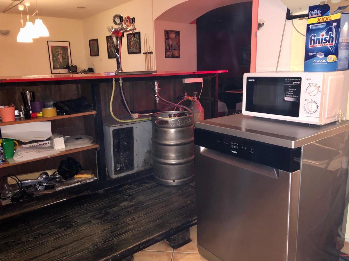Whole Basement Former Pub3 For Bachelor / Bachelorette Party Будапеща Екстериор снимка