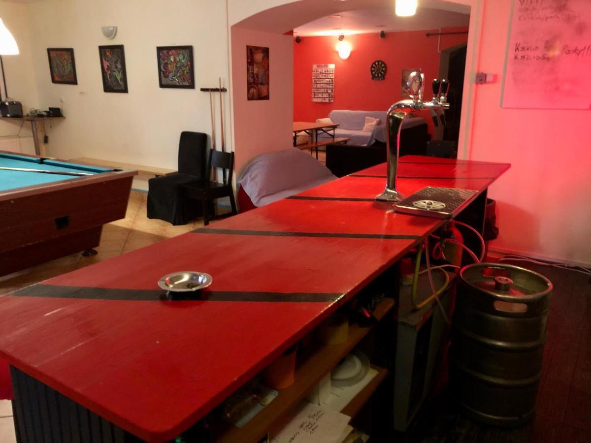 Whole Basement Former Pub3 For Bachelor / Bachelorette Party Будапеща Екстериор снимка