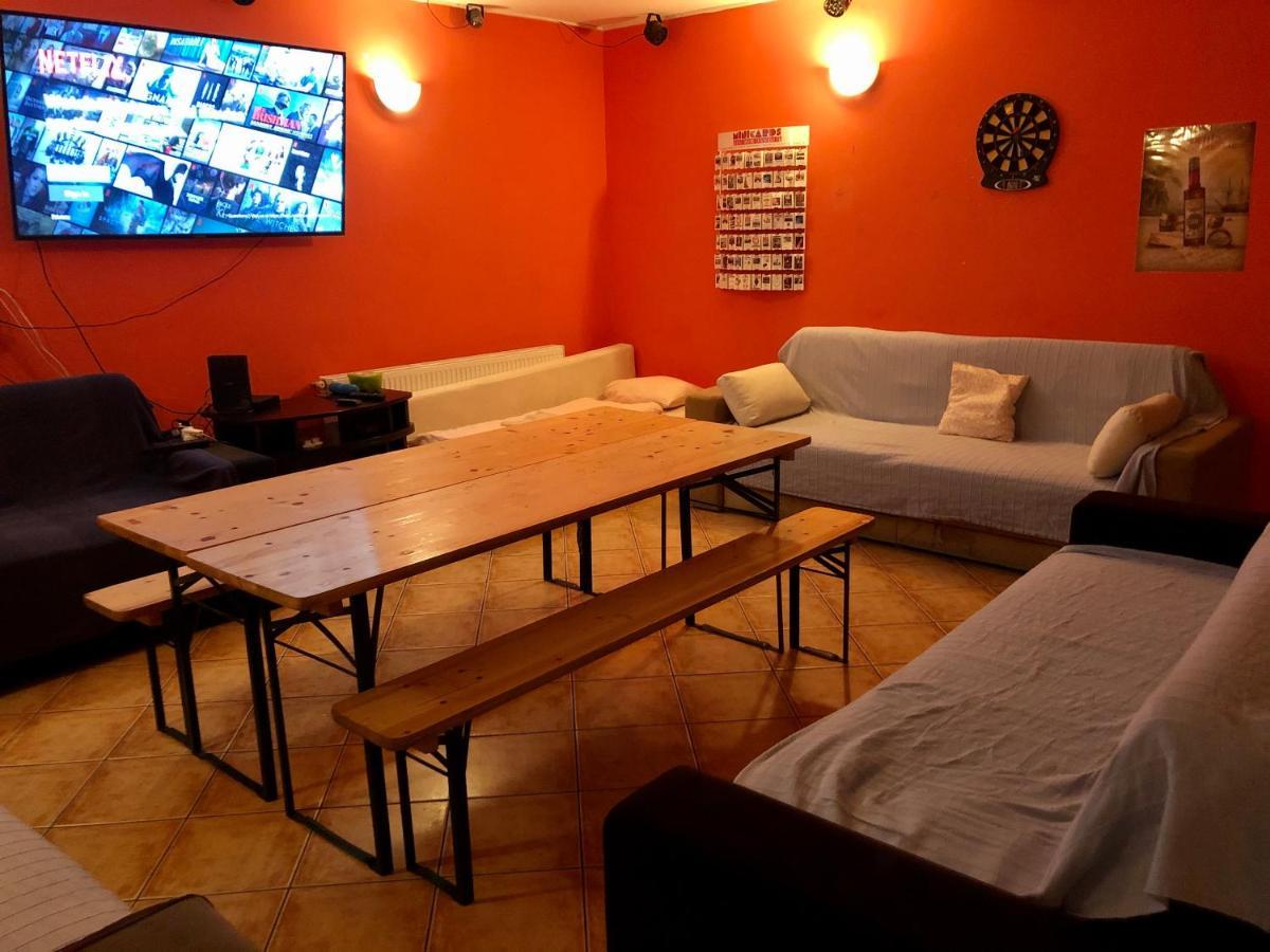 Whole Basement Former Pub3 For Bachelor / Bachelorette Party Будапеща Екстериор снимка