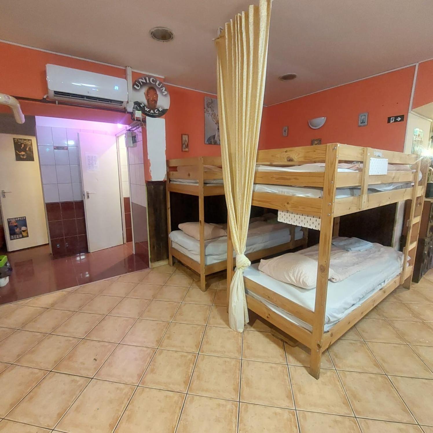 Whole Basement Former Pub3 For Bachelor / Bachelorette Party Будапеща Екстериор снимка